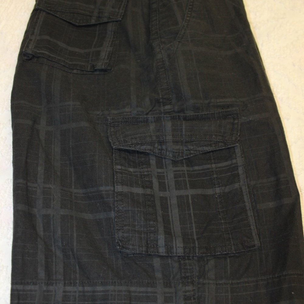 Champs Sports Men's Black & Gray Cargo Shorts - Picture 2 of 5